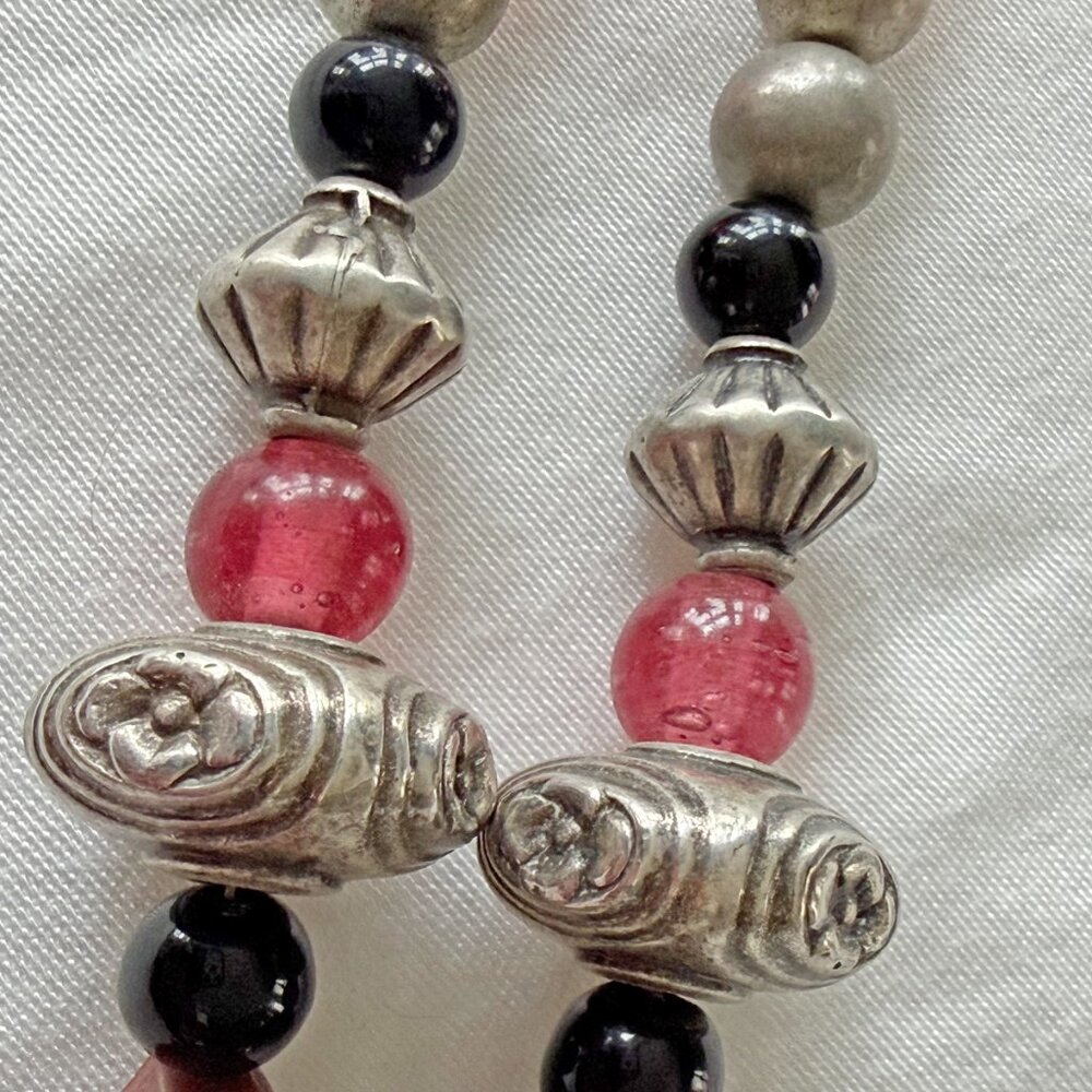 Roxsann (Eklund) Vintage Pink Black Beaded Horse Charm Necklace - Picture 5 of 6